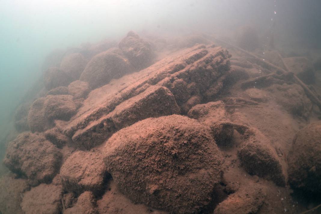 Depremin su altı izleri: Kıyı şeridinde bir metrelik göçük 33