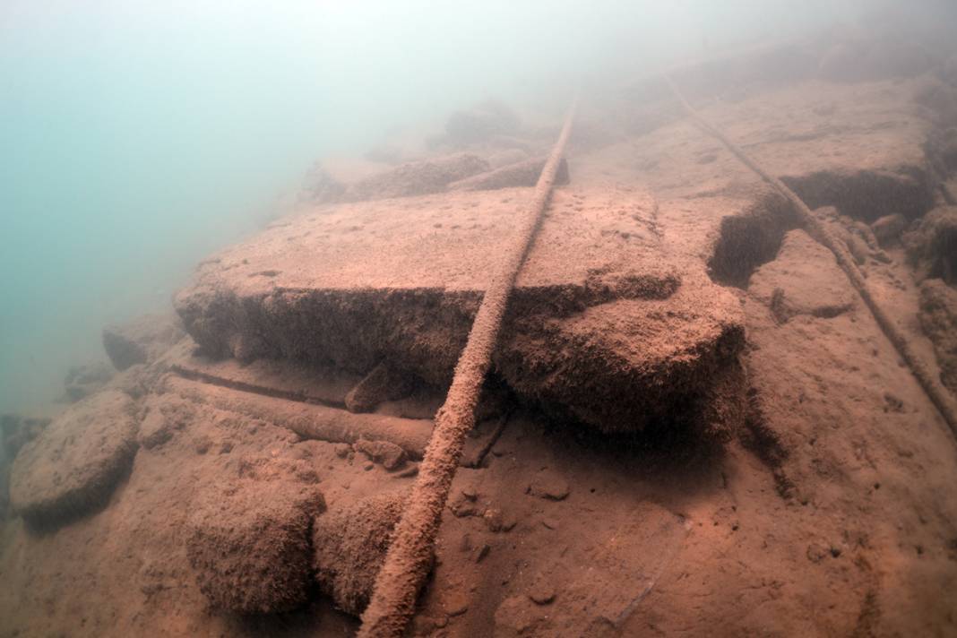 Depremin su altı izleri: Kıyı şeridinde bir metrelik göçük 34