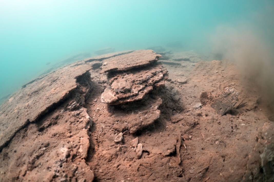 Depremin su altı izleri: Kıyı şeridinde bir metrelik göçük 35