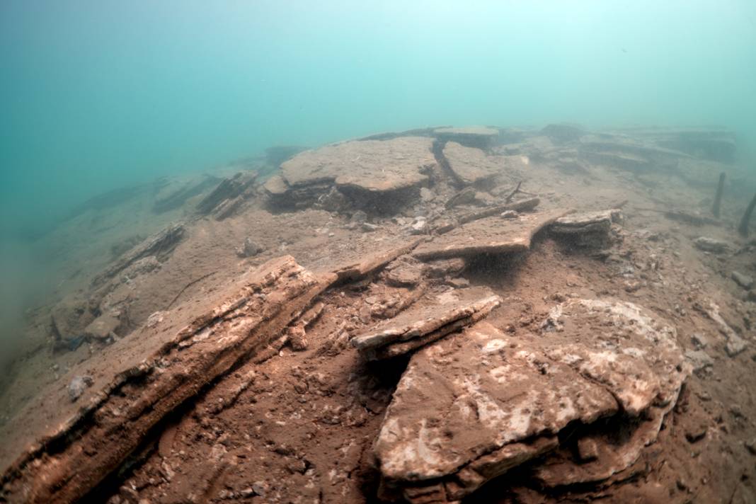 Depremin su altı izleri: Kıyı şeridinde bir metrelik göçük 31