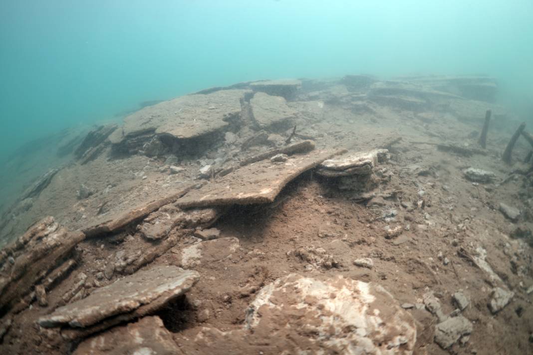 Depremin su altı izleri: Kıyı şeridinde bir metrelik göçük 30