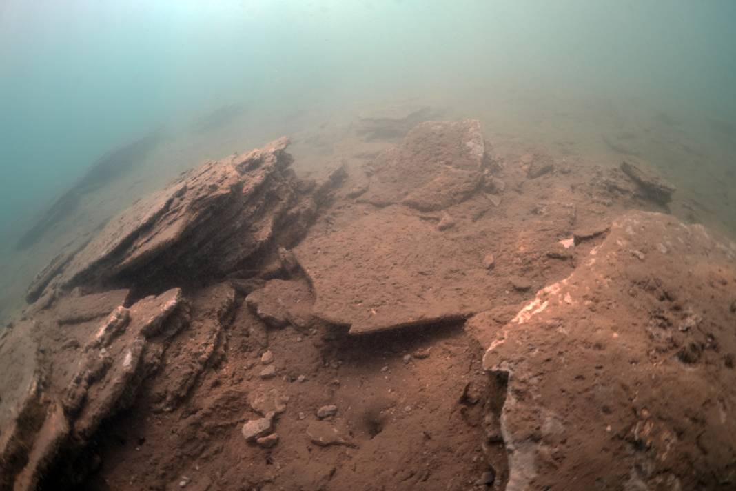 Depremin su altı izleri: Kıyı şeridinde bir metrelik göçük 28