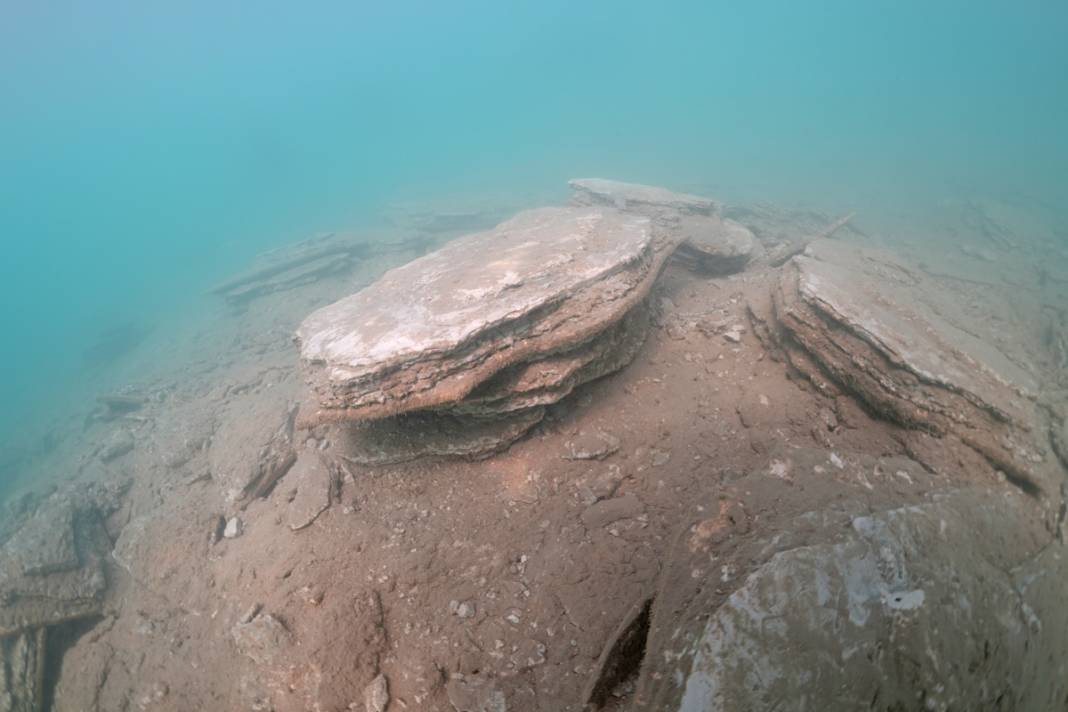 Depremin su altı izleri: Kıyı şeridinde bir metrelik göçük 27