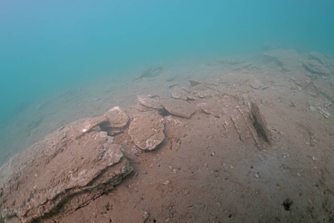 Depremin su altı izleri: Kıyı şeridinde bir metrelik göçük 24