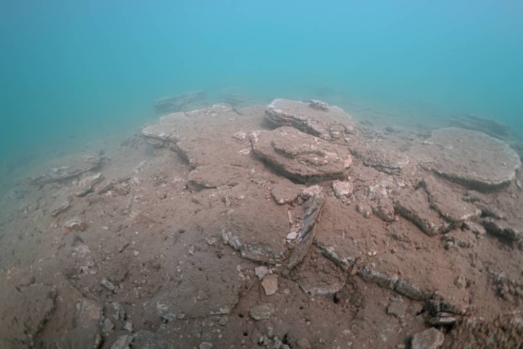 Depremin su altı izleri: Kıyı şeridinde bir metrelik göçük 26