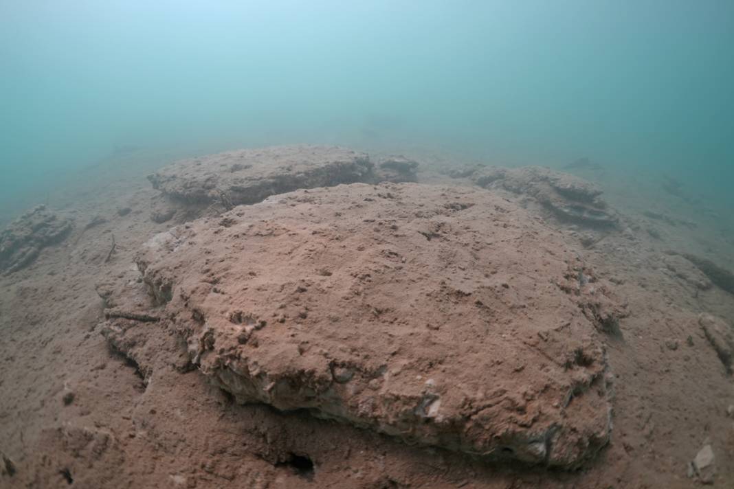 Depremin su altı izleri: Kıyı şeridinde bir metrelik göçük 25