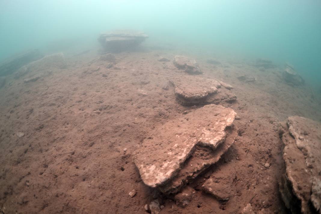 Depremin su altı izleri: Kıyı şeridinde bir metrelik göçük 23