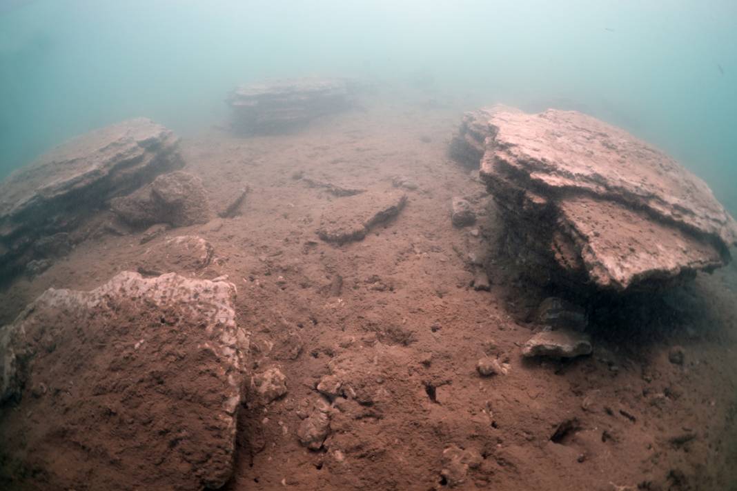 Depremin su altı izleri: Kıyı şeridinde bir metrelik göçük 22