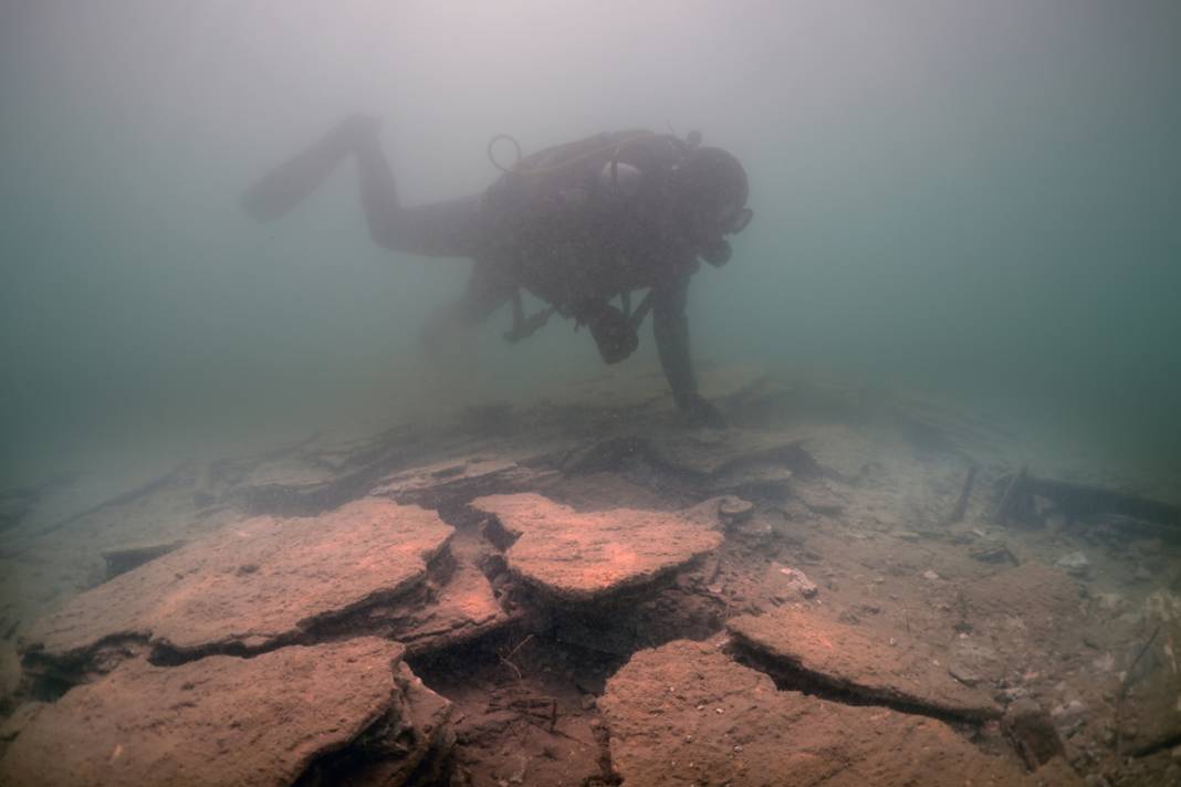 Depremin su altı izleri: Kıyı şeridinde bir metrelik göçük 20