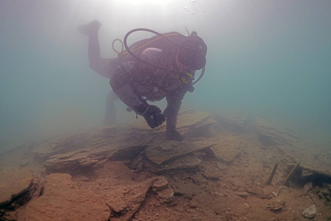 Depremin su altı izleri: Kıyı şeridinde bir metrelik göçük 19