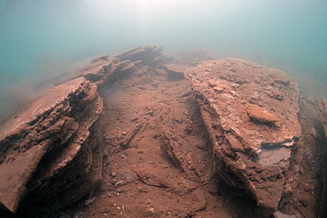 Depremin su altı izleri: Kıyı şeridinde bir metrelik göçük 17
