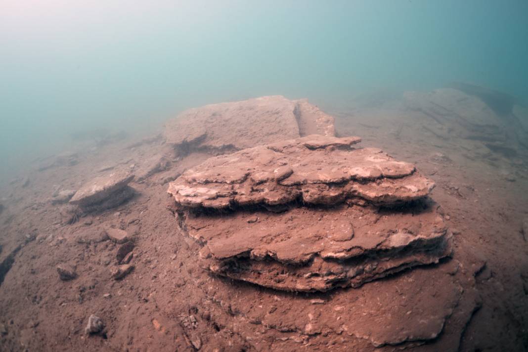 Depremin su altı izleri: Kıyı şeridinde bir metrelik göçük 16