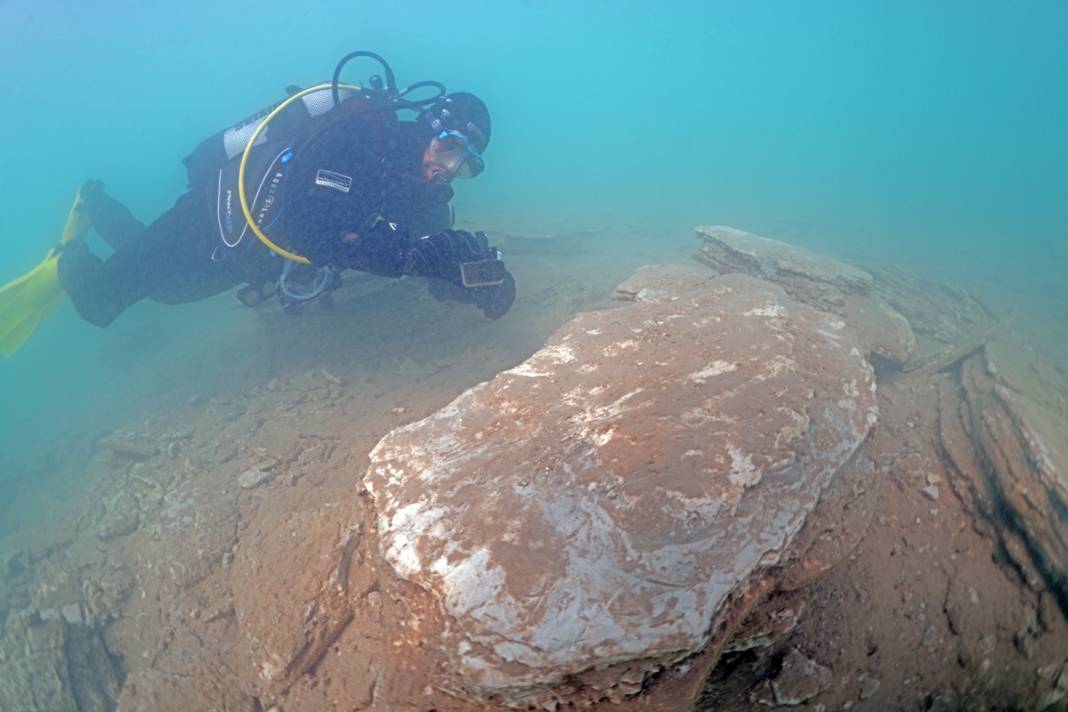 Depremin su altı izleri: Kıyı şeridinde bir metrelik göçük 15