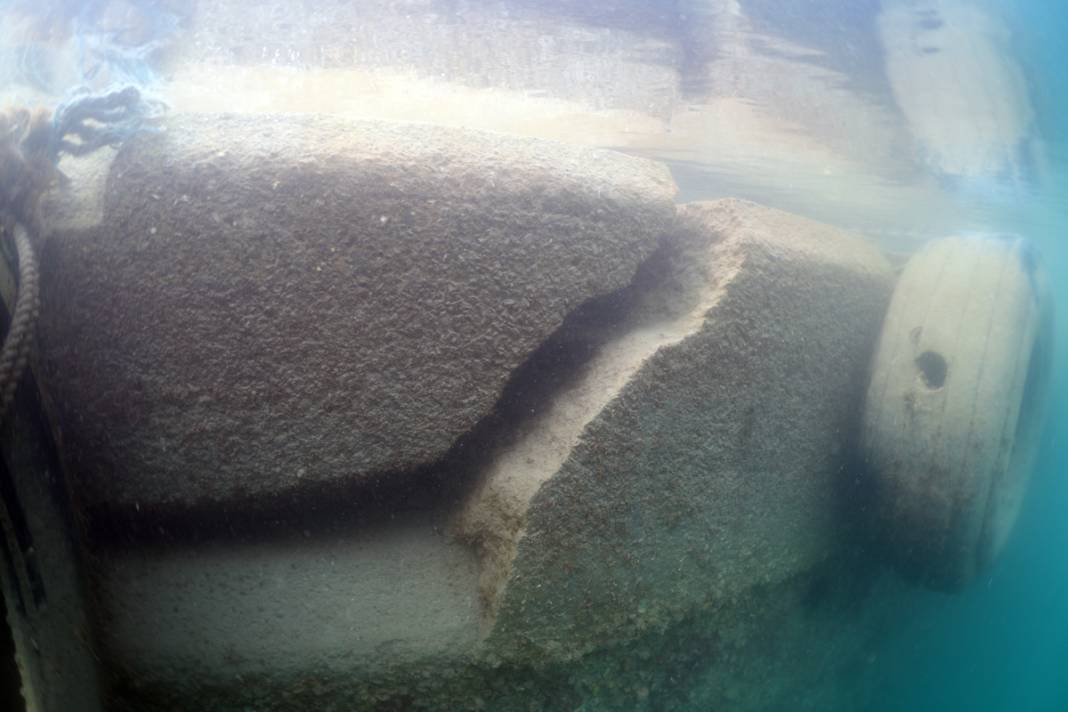 Depremin su altı izleri: Kıyı şeridinde bir metrelik göçük 14