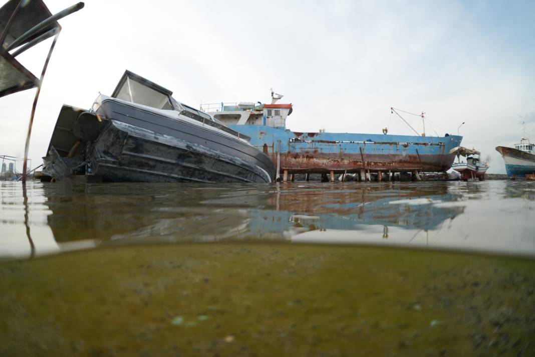 Depremin su altı izleri: Kıyı şeridinde bir metrelik göçük 12