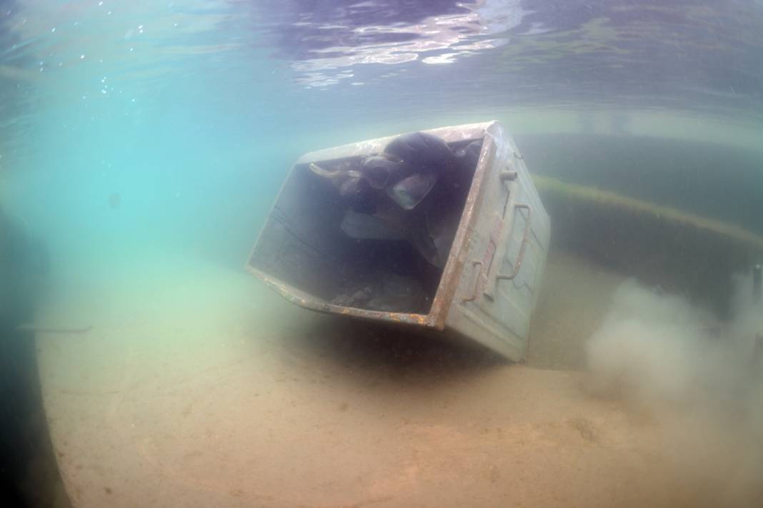 Depremin su altı izleri: Kıyı şeridinde bir metrelik göçük 9