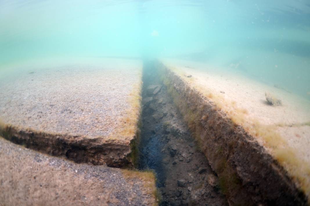 Depremin su altı izleri: Kıyı şeridinde bir metrelik göçük 6