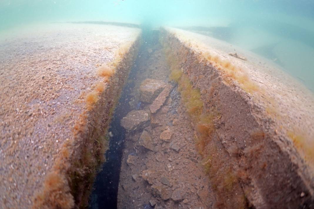 Depremin su altı izleri: Kıyı şeridinde bir metrelik göçük 7