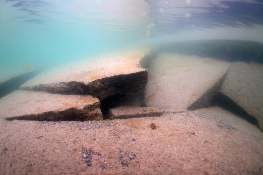 Depremin su altı izleri: Kıyı şeridinde bir metrelik göçük 5