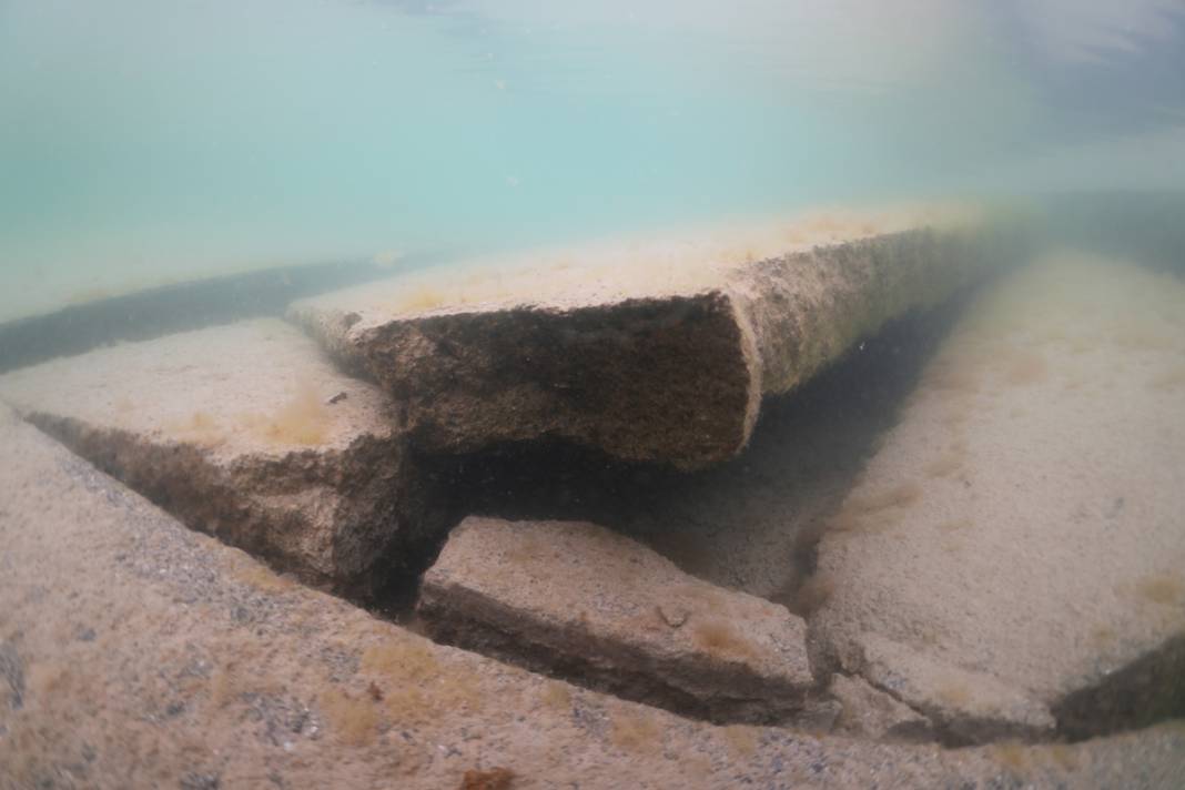 Depremin su altı izleri: Kıyı şeridinde bir metrelik göçük 4