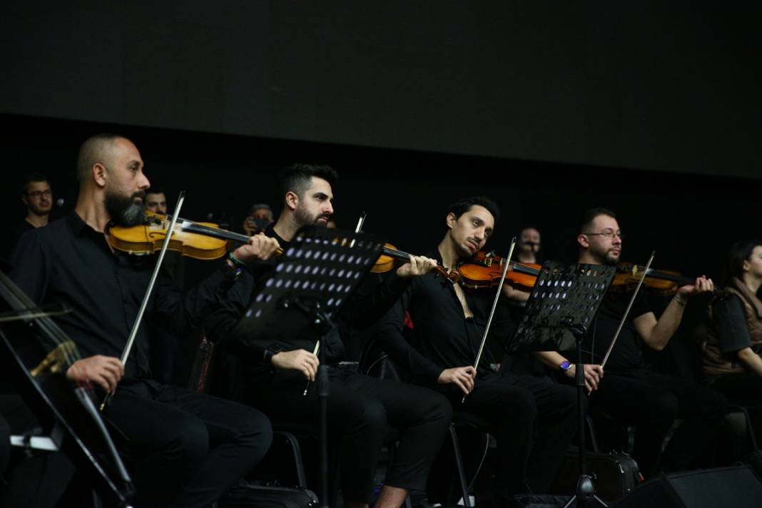 Depremden geriye 'Yara Bere' kaldı... Kaybettikleri 7 arkadaşları anısına 7 mum 9