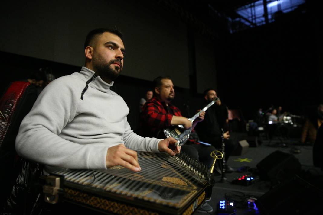 Depremden geriye 'Yara Bere' kaldı... Kaybettikleri 7 arkadaşları anısına 7 mum 8