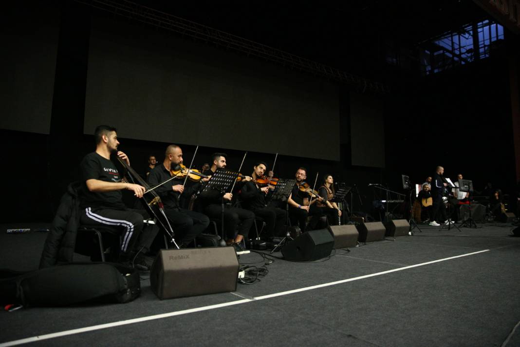 Depremden geriye 'Yara Bere' kaldı... Kaybettikleri 7 arkadaşları anısına 7 mum 6