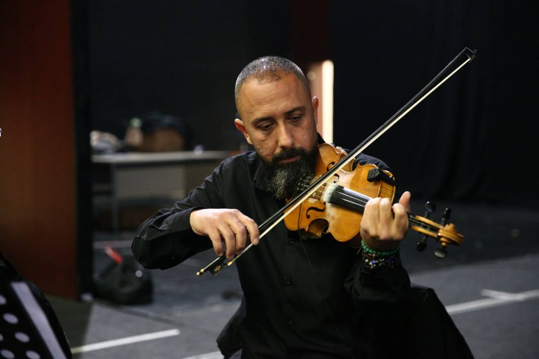 Depremden geriye 'Yara Bere' kaldı... Kaybettikleri 7 arkadaşları anısına 7 mum 4