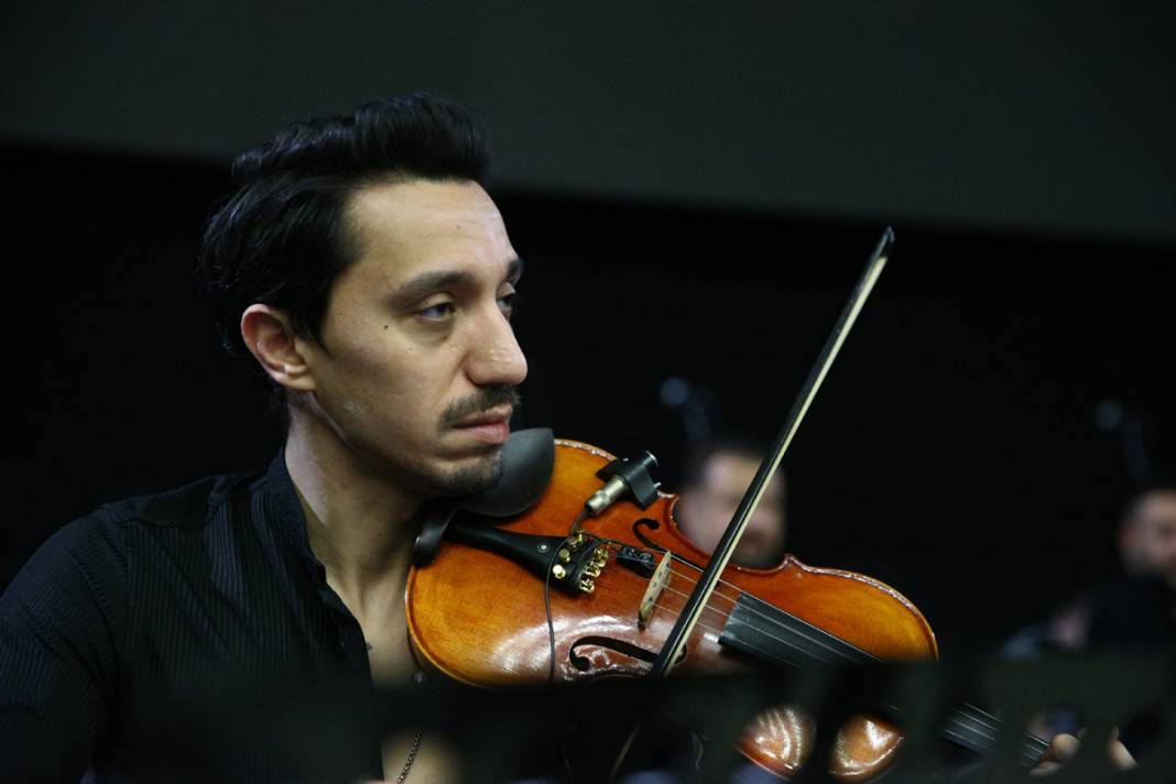 Depremden geriye 'Yara Bere' kaldı... Kaybettikleri 7 arkadaşları anısına 7 mum 2