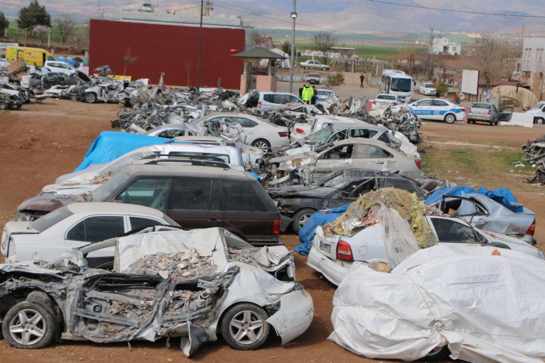 Araba mezarlığı! Büyük felaketle hepsi demir yığınına döndü 10