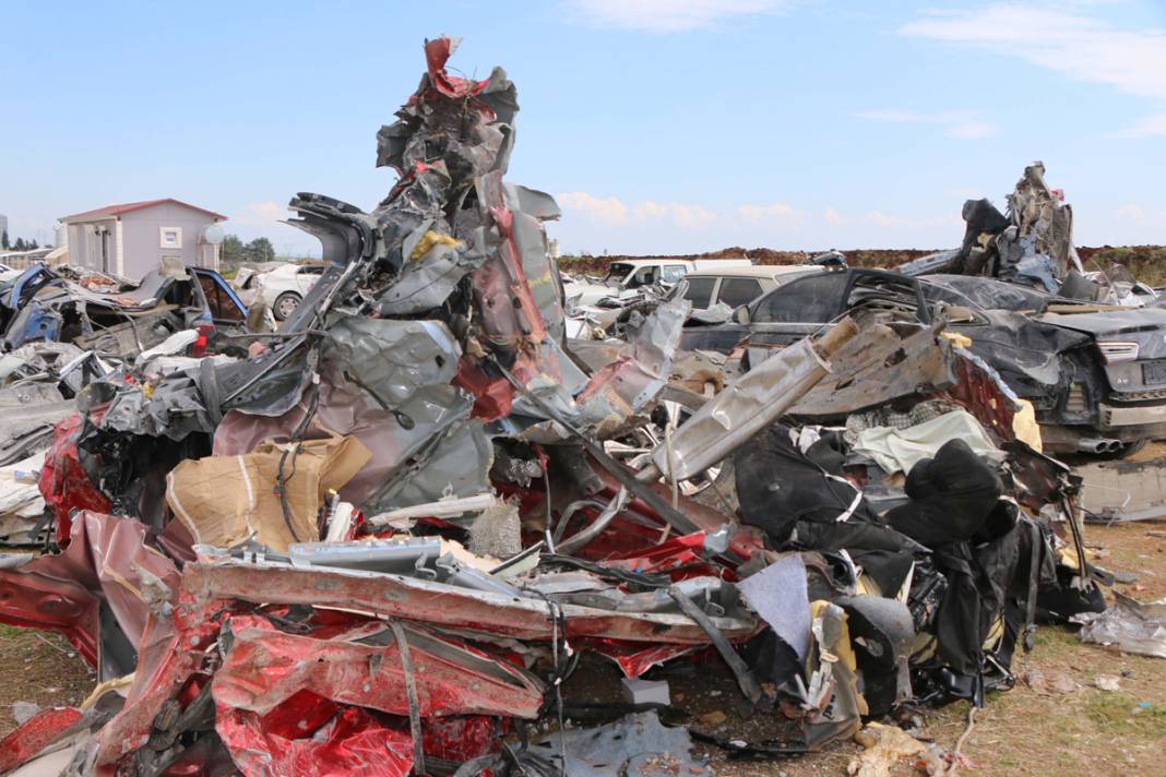 Araba mezarlığı! Büyük felaketle hepsi demir yığınına döndü 3