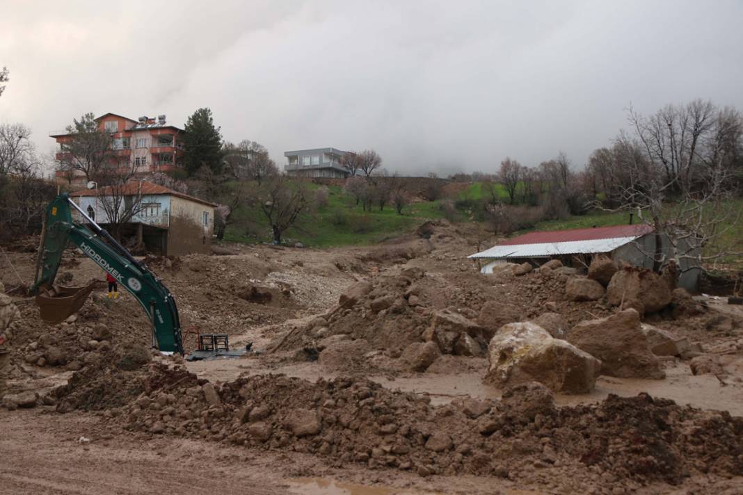 Ekipler havadan, karadan seferber oldu: Fatma hemşire ile bebeği 5 gündür aranıyor 3