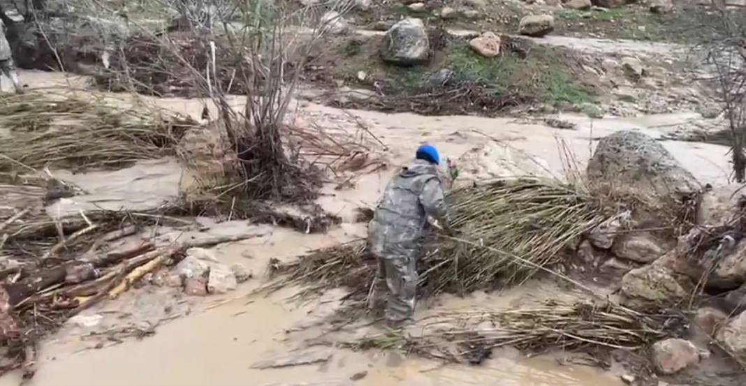Ekipler havadan, karadan seferber oldu: Fatma hemşire ile bebeği 5 gündür aranıyor 5