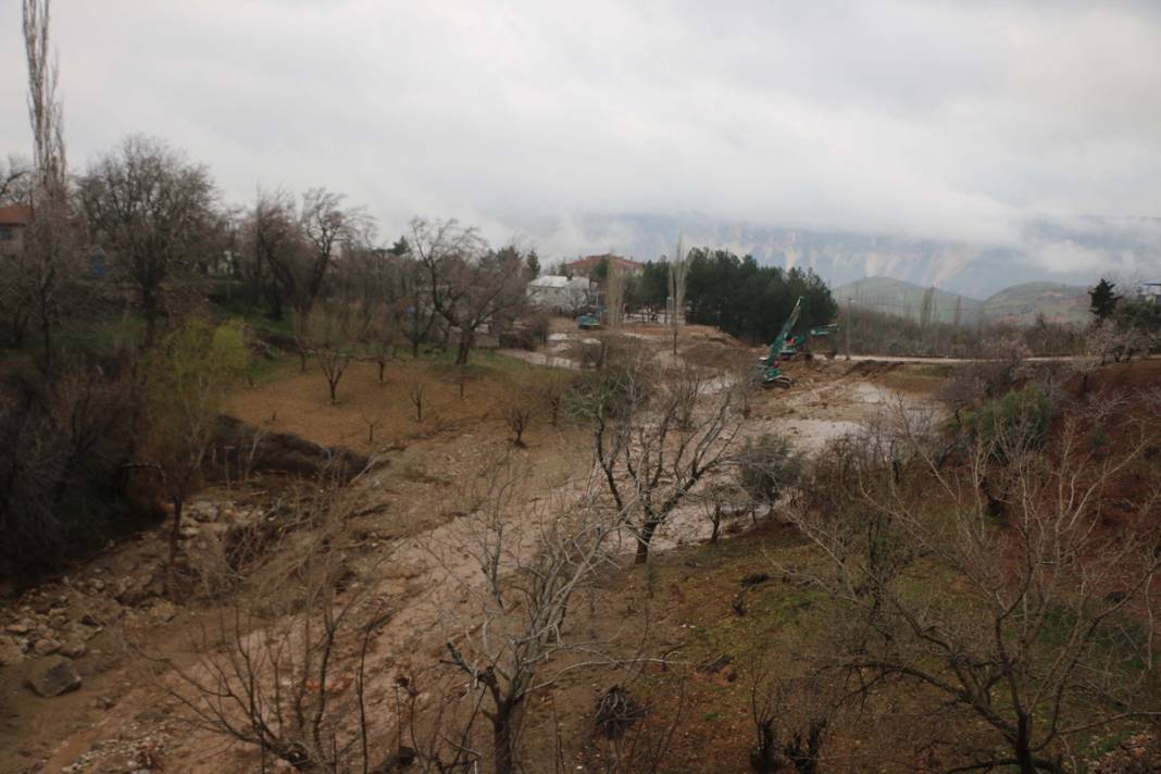 Ekipler havadan, karadan seferber oldu: Fatma hemşire ile bebeği 5 gündür aranıyor 4