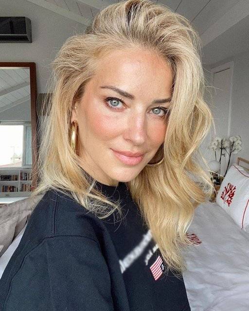 Burcu Esmersoy'a 'anne-baba' darbesi! Yıllar sonra ortaya çıkan şok gerçek: Kötü haberi hayranlarına duyurdu 5