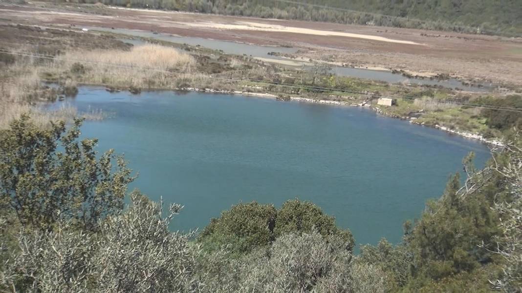 60'tan fazla kuş ve balık türünün eviydi... 'Akdeniz Gölü' artık bataklık 12