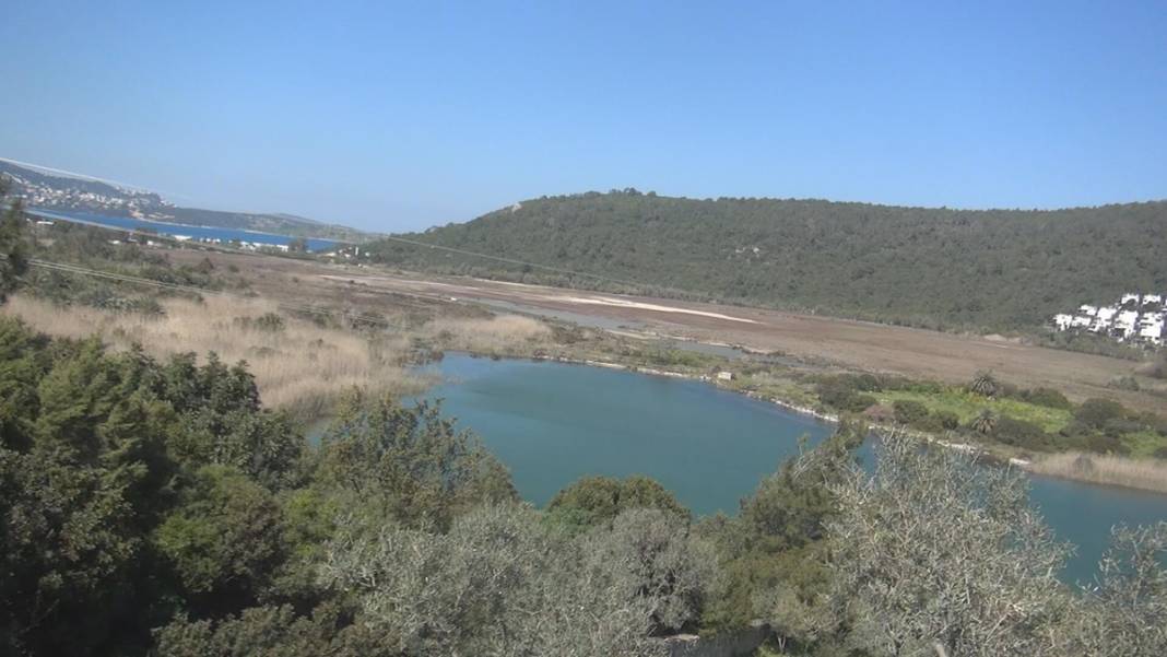 60'tan fazla kuş ve balık türünün eviydi... 'Akdeniz Gölü' artık bataklık 14