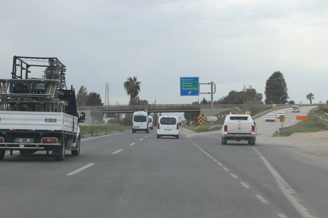 Üstünden ve altından her gün onlarca araç geçiyor! 'Deprem olmadan da komple çökebilir' 15