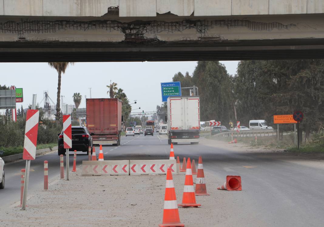 Üstünden ve altından her gün onlarca araç geçiyor! 'Deprem olmadan da komple çökebilir' 5