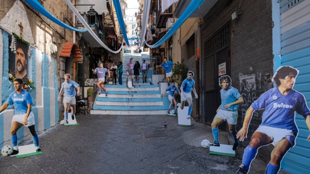 Maradona’dan sonra ilk: Napoli karnaval alanına döndü 2