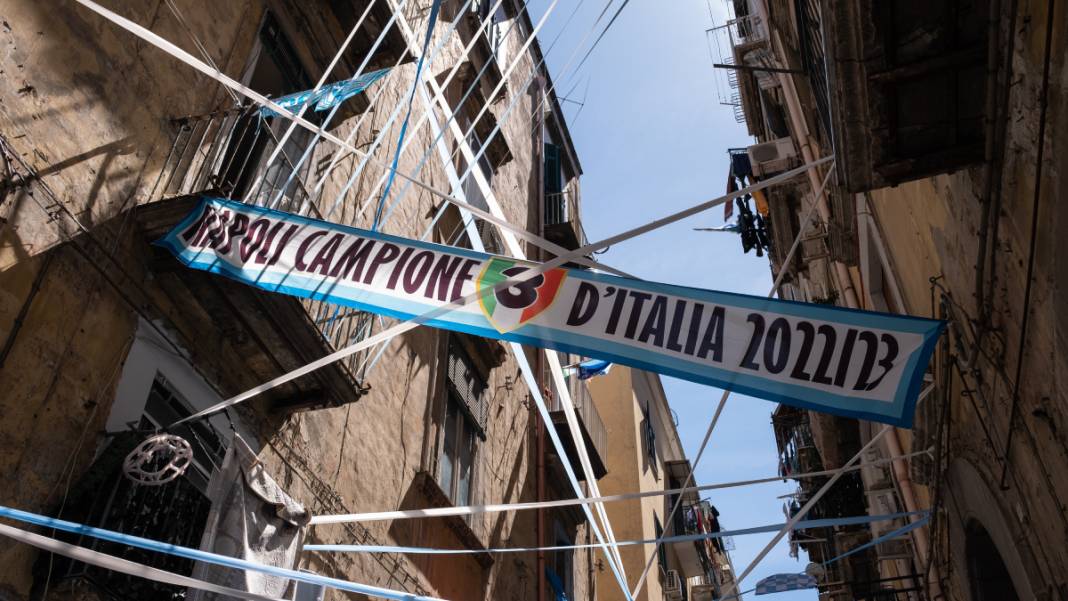Maradona’dan sonra ilk: Napoli karnaval alanına döndü 6