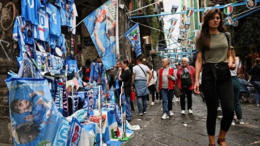 Maradona’dan sonra ilk: Napoli karnaval alanına döndü 1