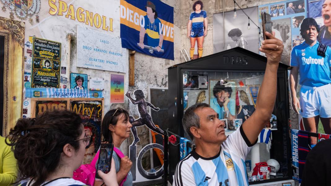 Maradona’dan sonra ilk: Napoli karnaval alanına döndü 5