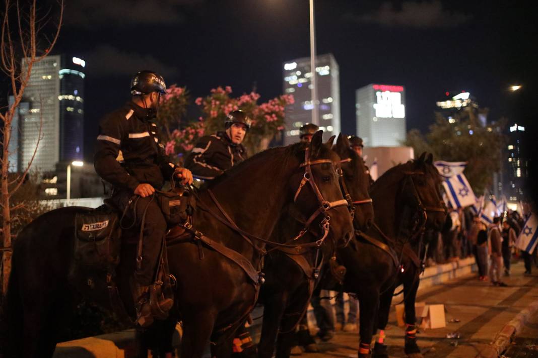 Ertelenen karar İsraillileri ikna etmedi: Protestocuları uyutma girişimi başarısız oldu 11