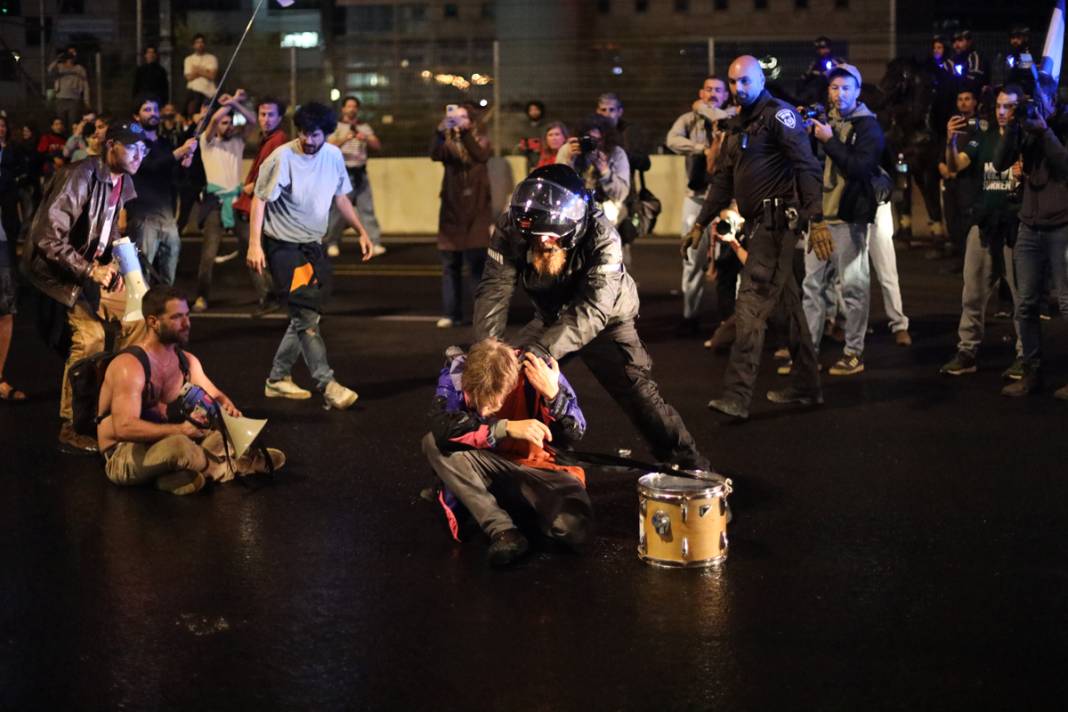 Ertelenen karar İsraillileri ikna etmedi: Protestocuları uyutma girişimi başarısız oldu 7