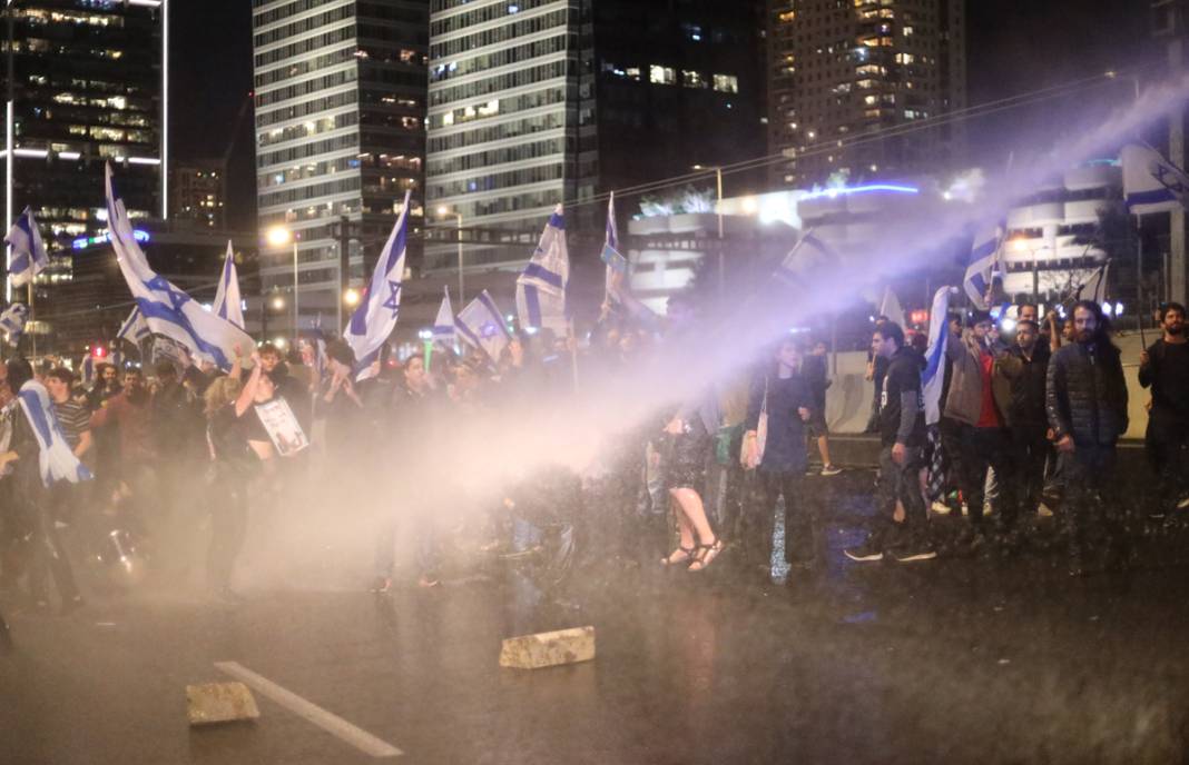 Ertelenen karar İsraillileri ikna etmedi: Protestocuları uyutma girişimi başarısız oldu 5