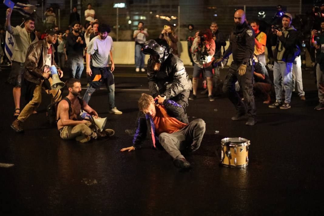 Ertelenen karar İsraillileri ikna etmedi: Protestocuları uyutma girişimi başarısız oldu 4
