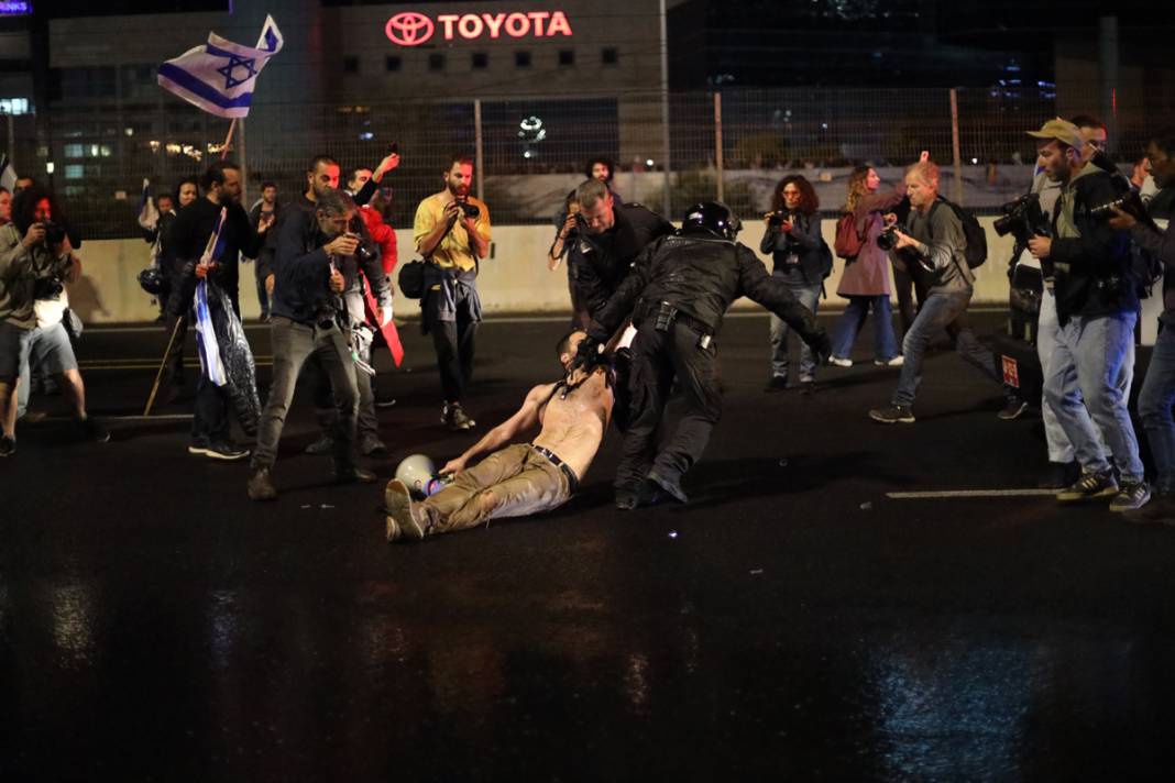 Ertelenen karar İsraillileri ikna etmedi: Protestocuları uyutma girişimi başarısız oldu 3