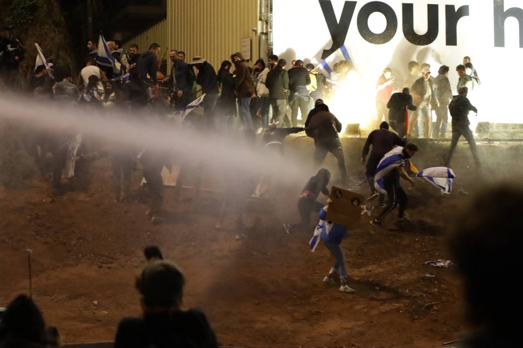 Ertelenen karar İsraillileri ikna etmedi: Protestocuları uyutma girişimi başarısız oldu 1