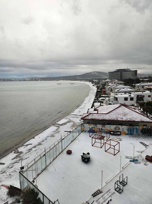 İzmir nisan ayında bembeyaz oldu: Kar yağmadı ama... 14